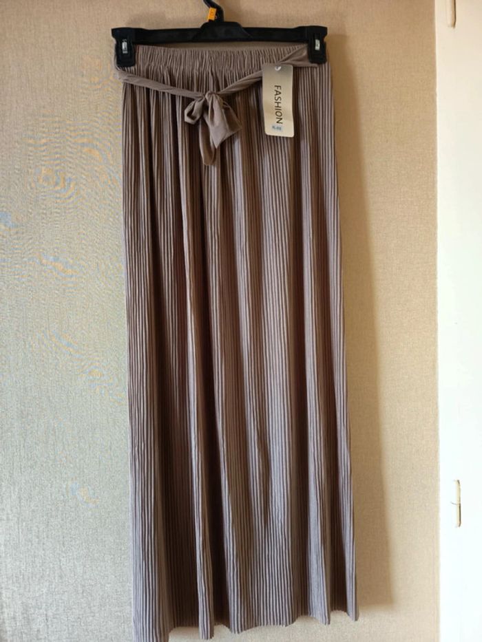 Jupe longue. Marque fashion. (942)
