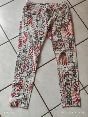 Pantalon multicolore taille 40  please