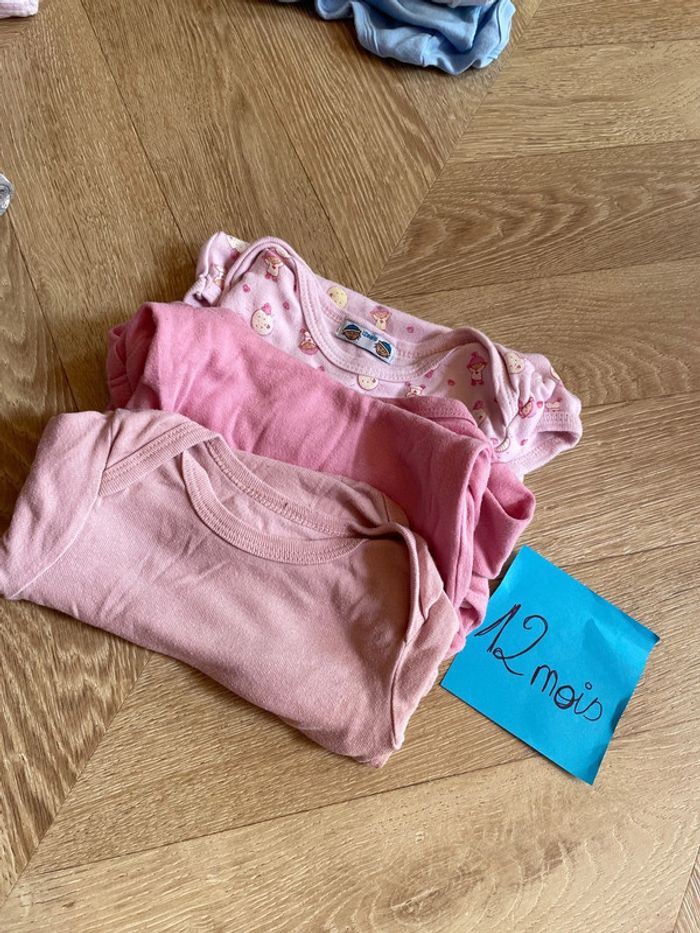 Lot 3 bodies taille 12 mois