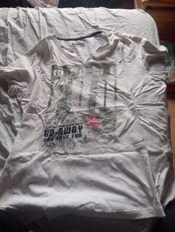 T-shirt court