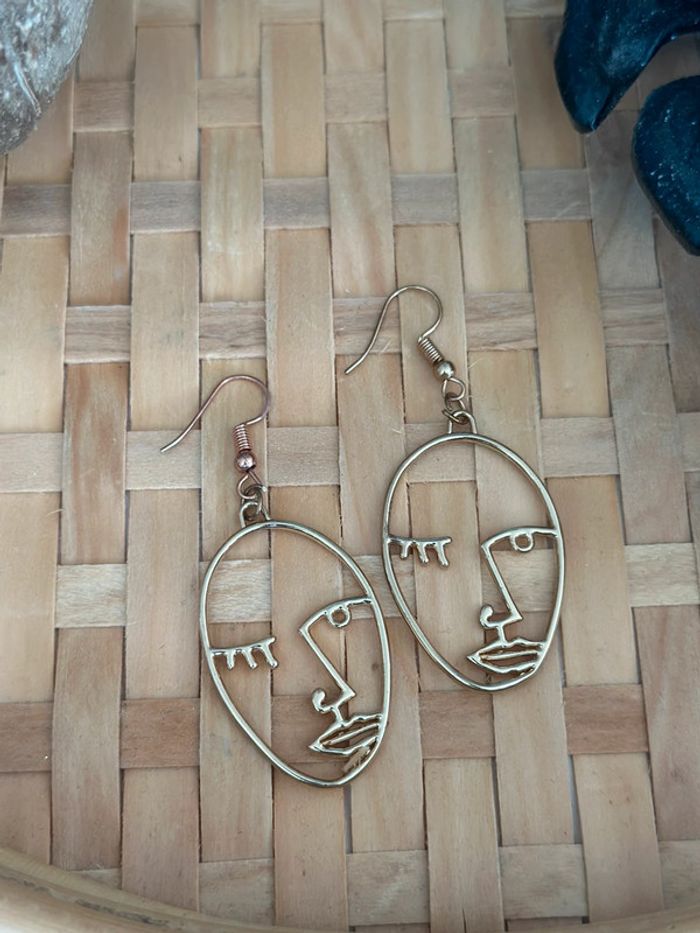 Boucles d’oreilles dorées – Forme visage artistique - photo numéro 2
