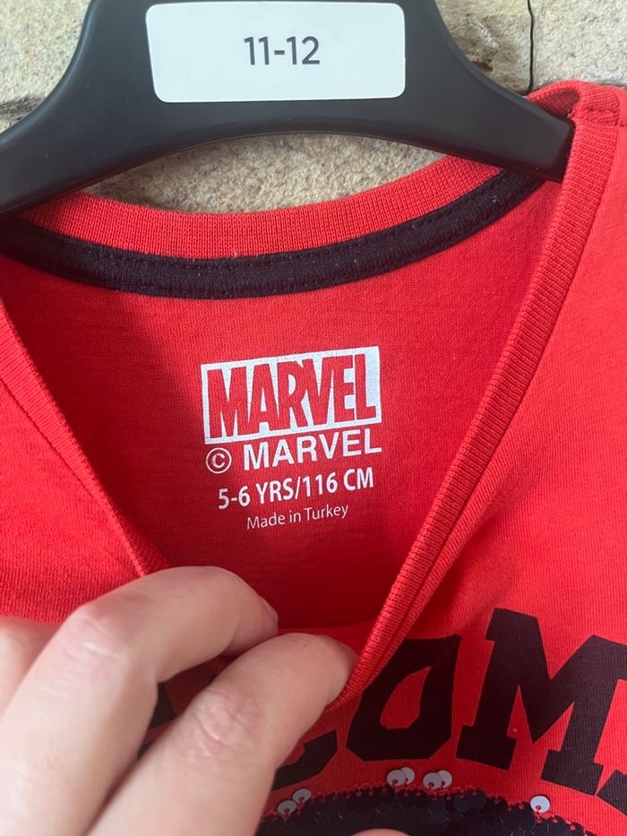 T-shirt Marvel 5-6 ans parfait état - photo numéro 3