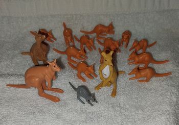 lot miniature figurine kangourou maman et ses petits plastique