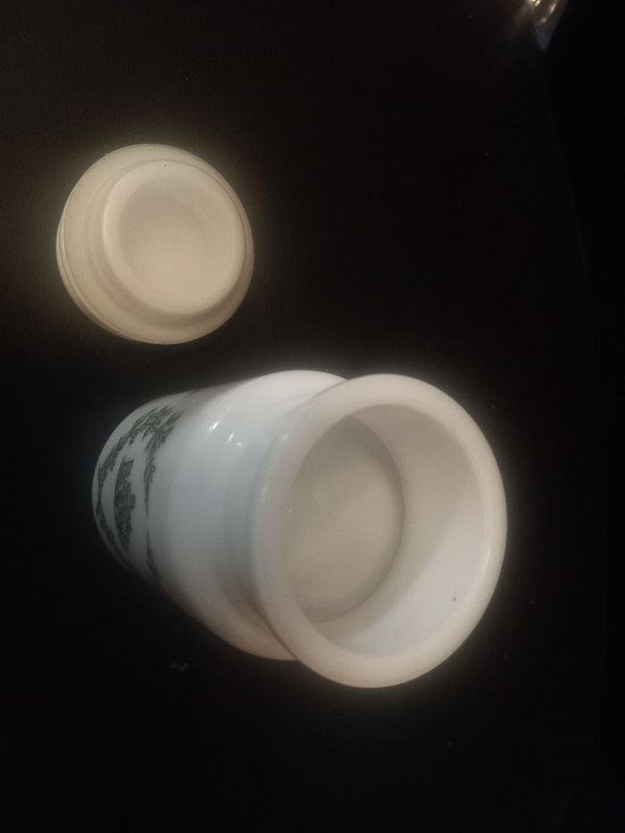 Petit pot en verre opale avec décors - photo numéro 5