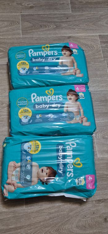 Lot 3 packet pempers  taille 4