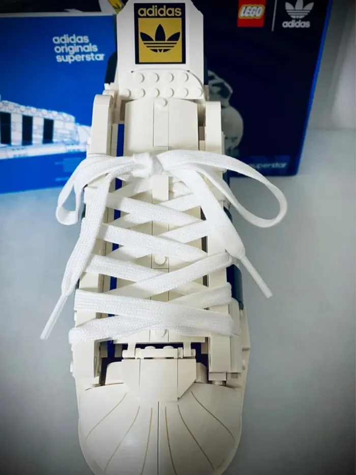 LEGO Icons 10282 - Adidas Original Superstar - Complet avec boîte et Notice - photo numéro 4