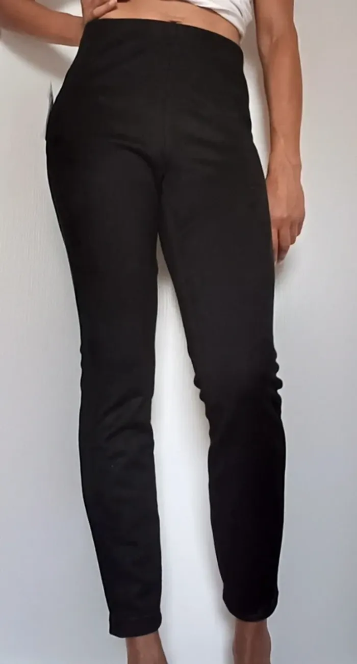 Pantalon noir daim neuf T42
