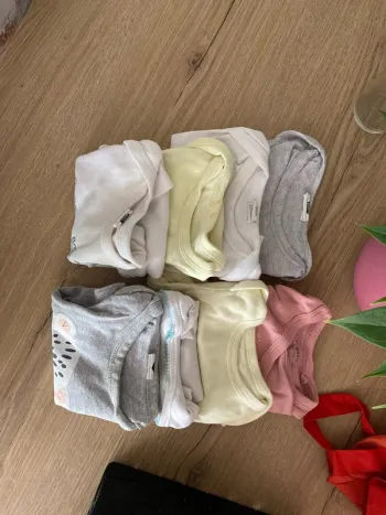 8 body manches courtes 6 mois