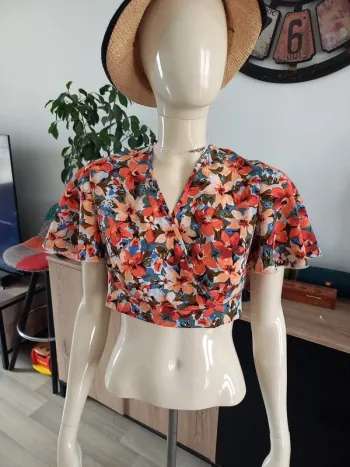 Haut top fleuri T38