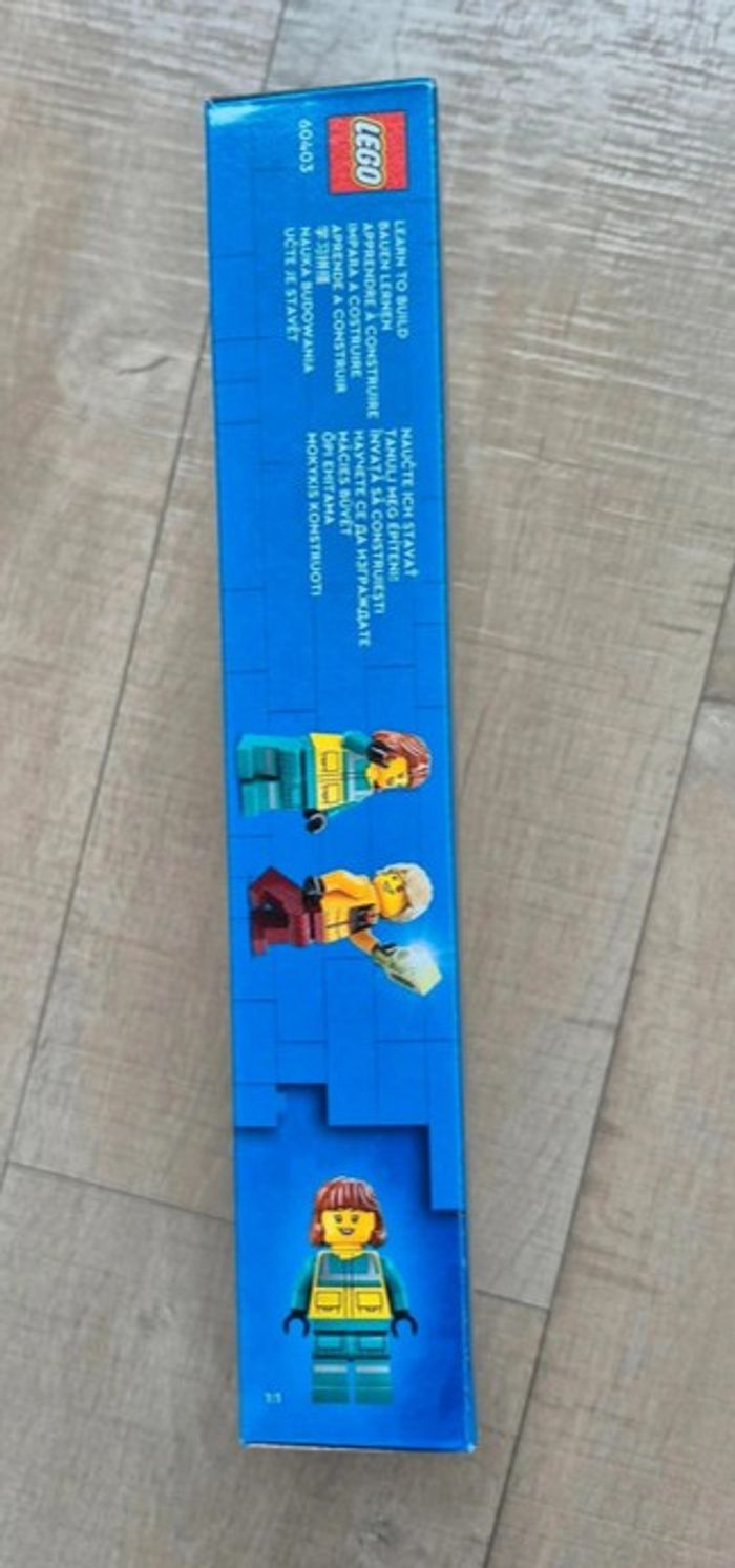 LEGO 60403 - L’ambulance de secours et le snowboardeur - Neuf Scellé - photo numéro 2