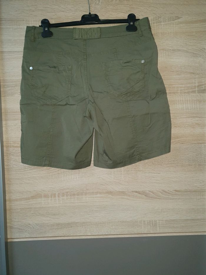 Short kaki - photo numéro 2