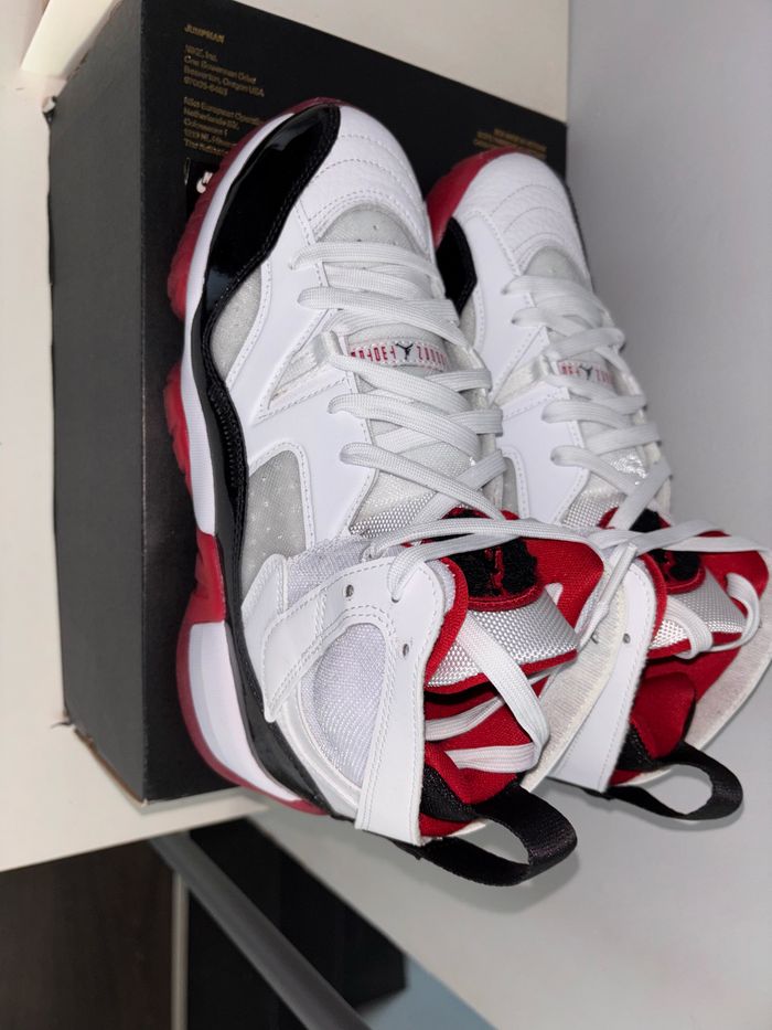 Baskets Jordan P.38,5 Neuves - photo numéro 2