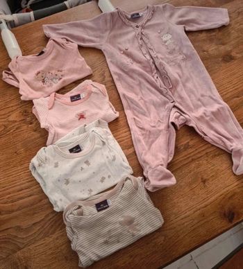 Joli lot de 4 bodies + 1 pyjama Sergent Major