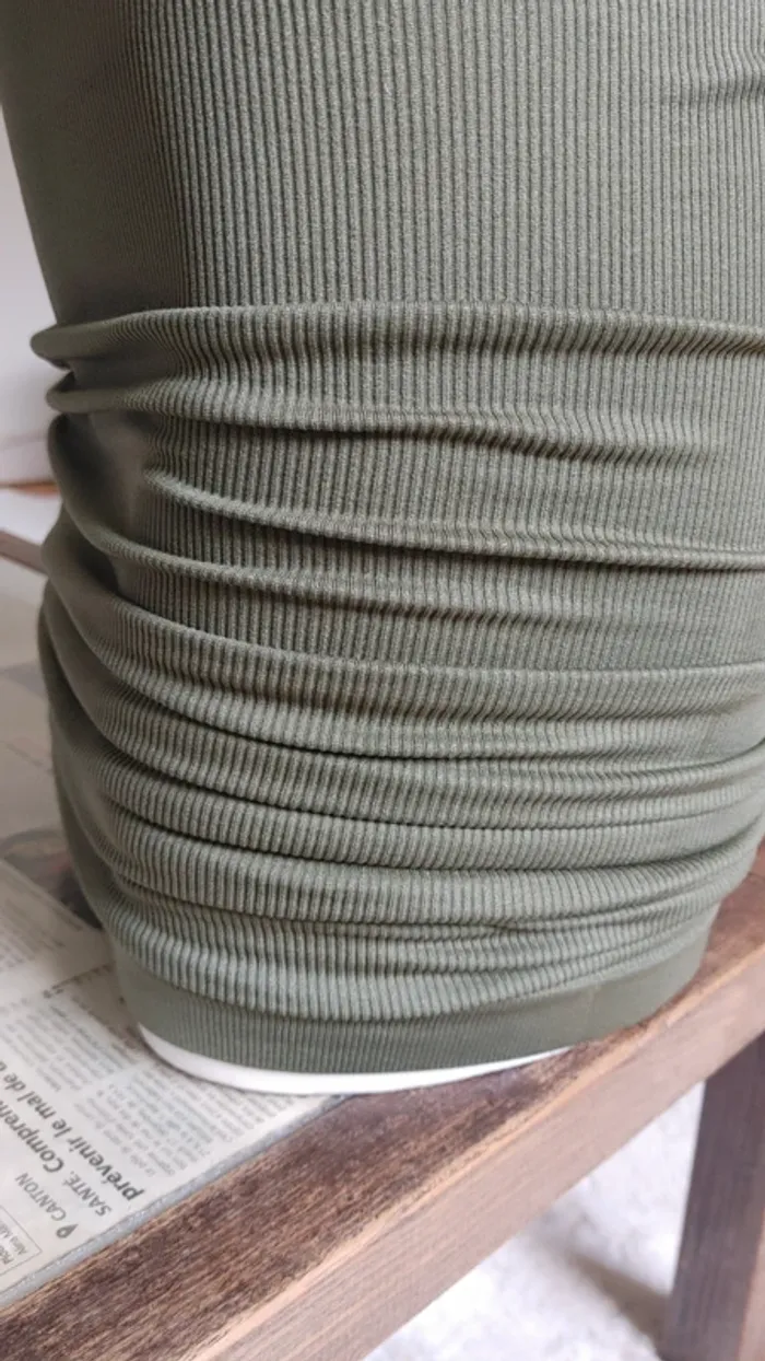 Robe sans manche décolleté V moulant côtelé - photo numéro 5