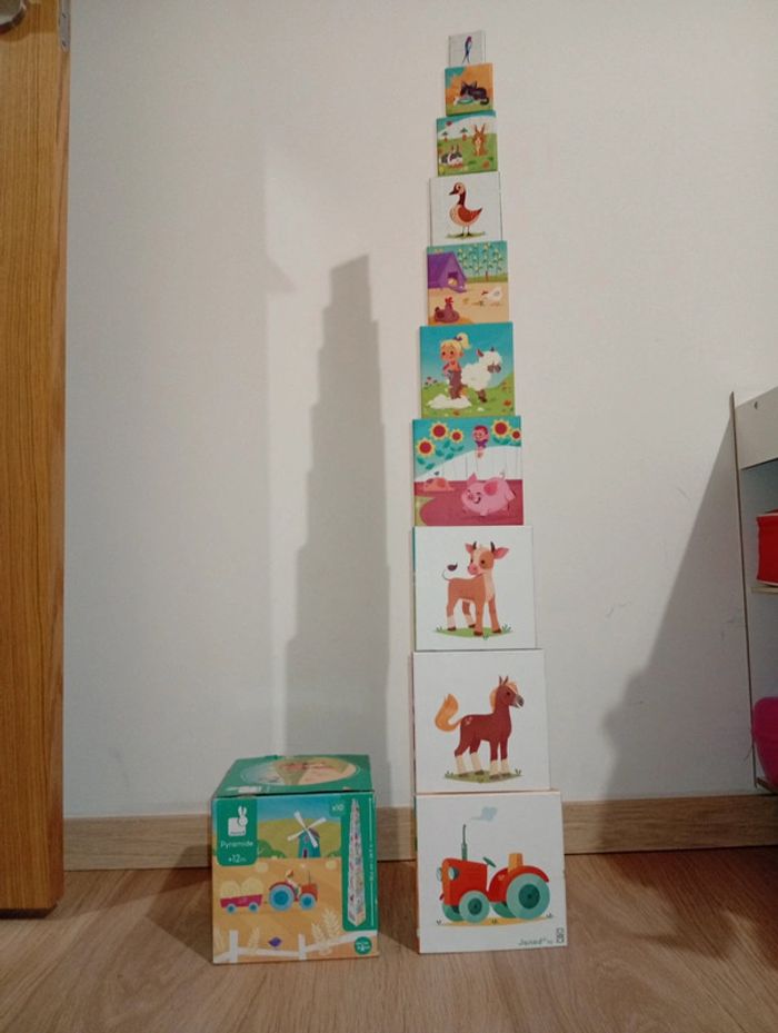 Pyramides triangles à empiler janod