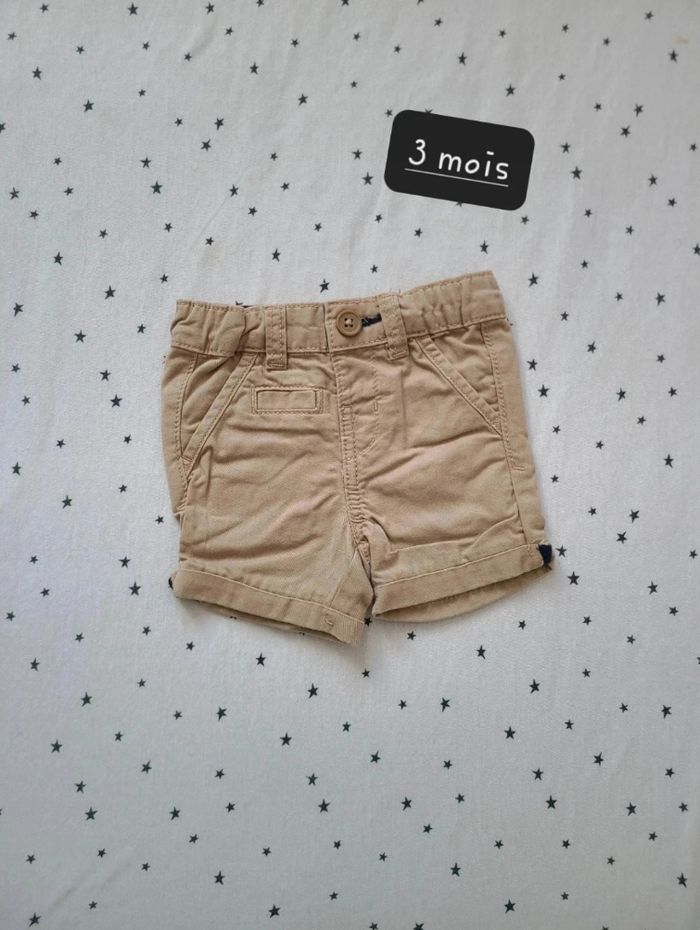 Short 3 mois comme neuf