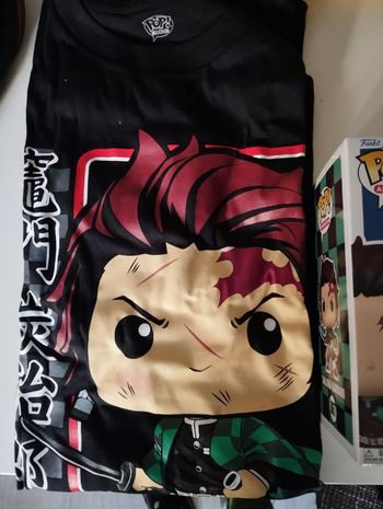 Figurine pop demon slayer et tee short