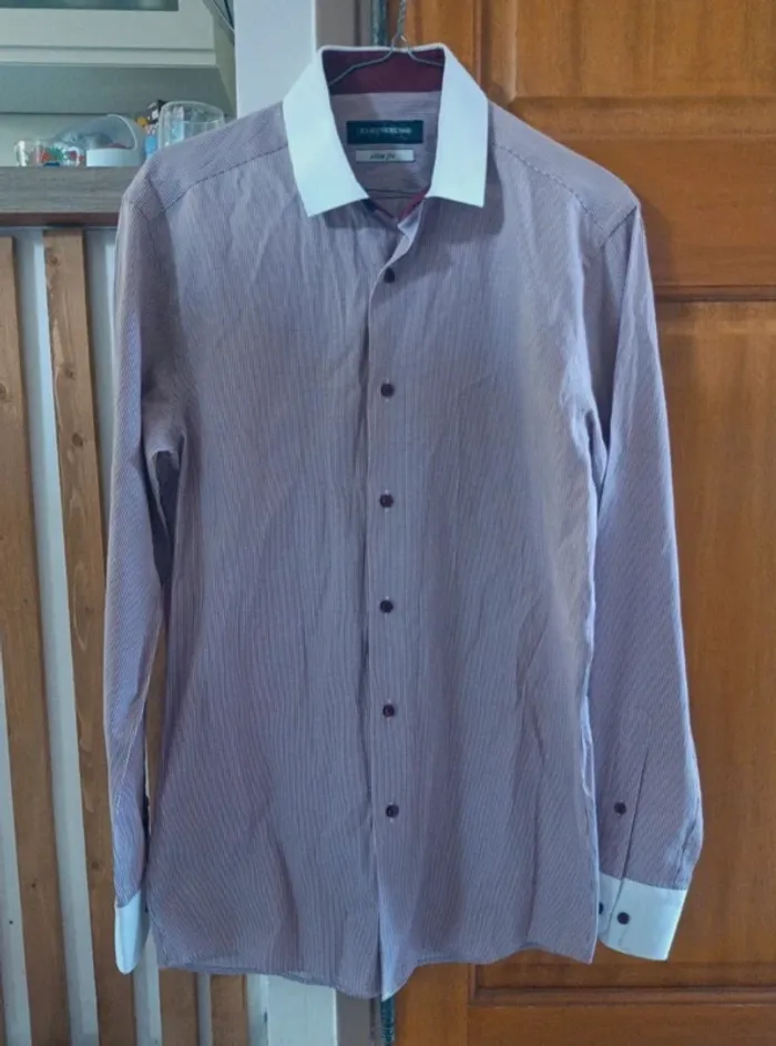 Chemise manche longue homme en taille M de chez marco serussi.