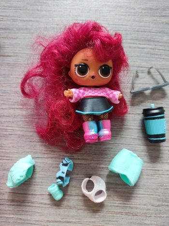 Poupée lol aavec ses accessoires