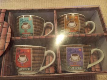 Lot de 4 tasses à café avec coupelles – Boîte d’origine