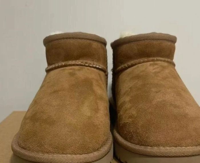 Bottes de neige UGG Mini, pointe 37
Couleur :Chataigne
Point :37
Neuves, dansleur boîte d'origine, jamais portées
Expédition sous 24h. - photo numéro 7