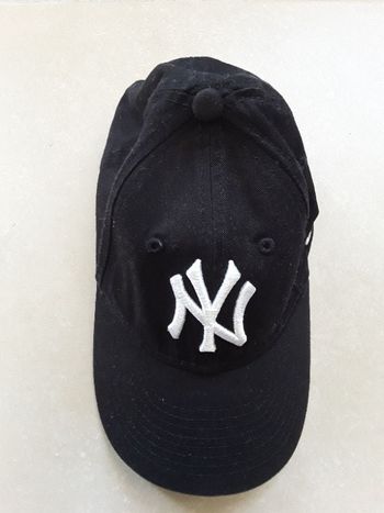 Casquette noire NY garçon TBE