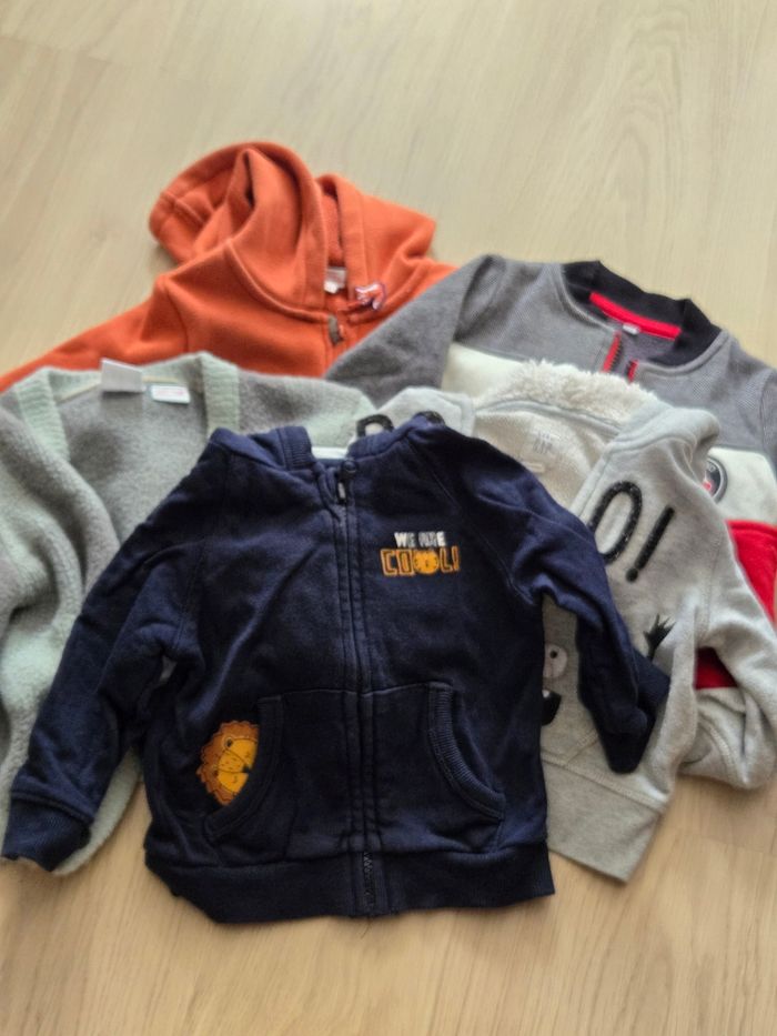5 gilets 12 mois