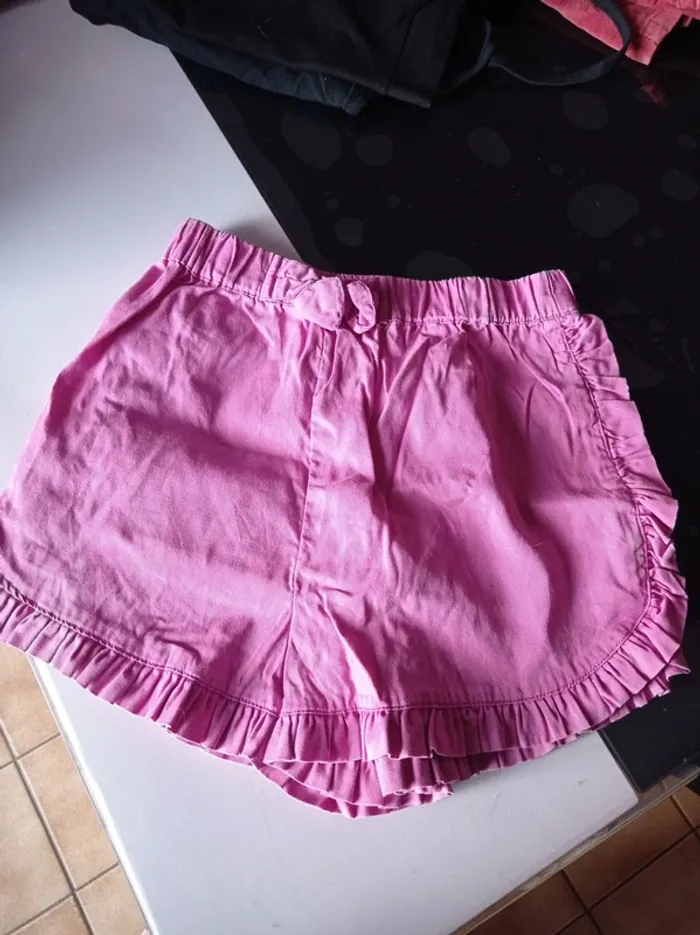 Short rose pour petite fille