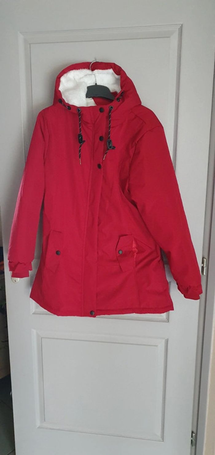 Belle parka toute neuve