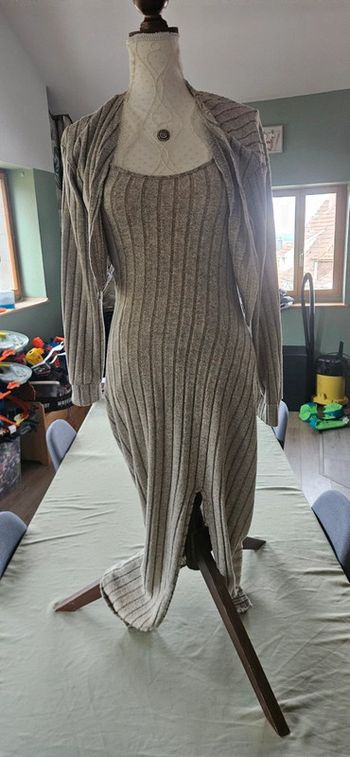 Robe chic avec gilet