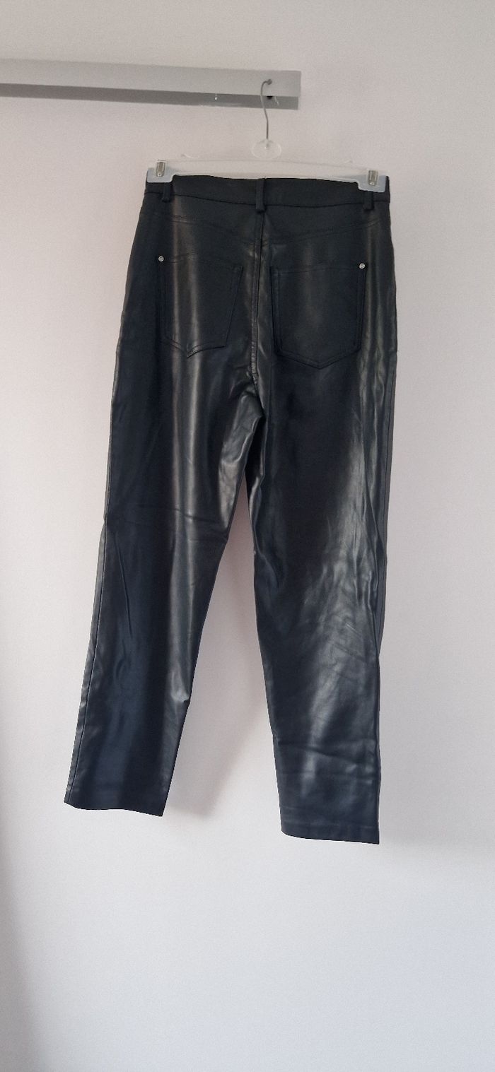 Pantalon effet similicuir noir Zara Taille 36 - photo numéro 3