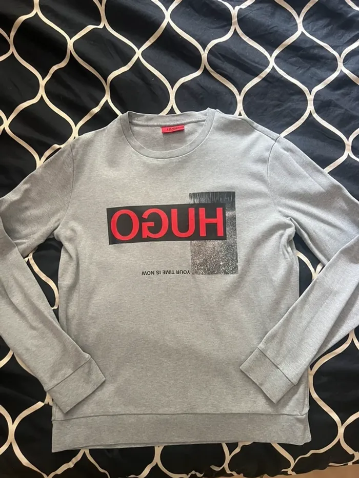 Pull gris Hugo Boss taille M