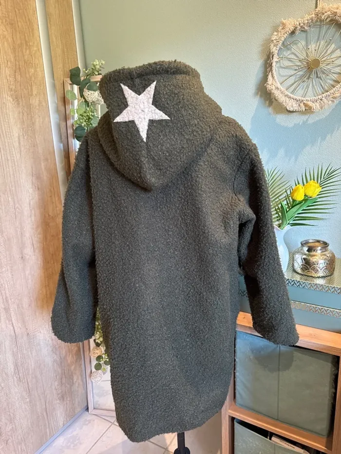 Très beau manteau pilou pilou avec capuche étoile femme