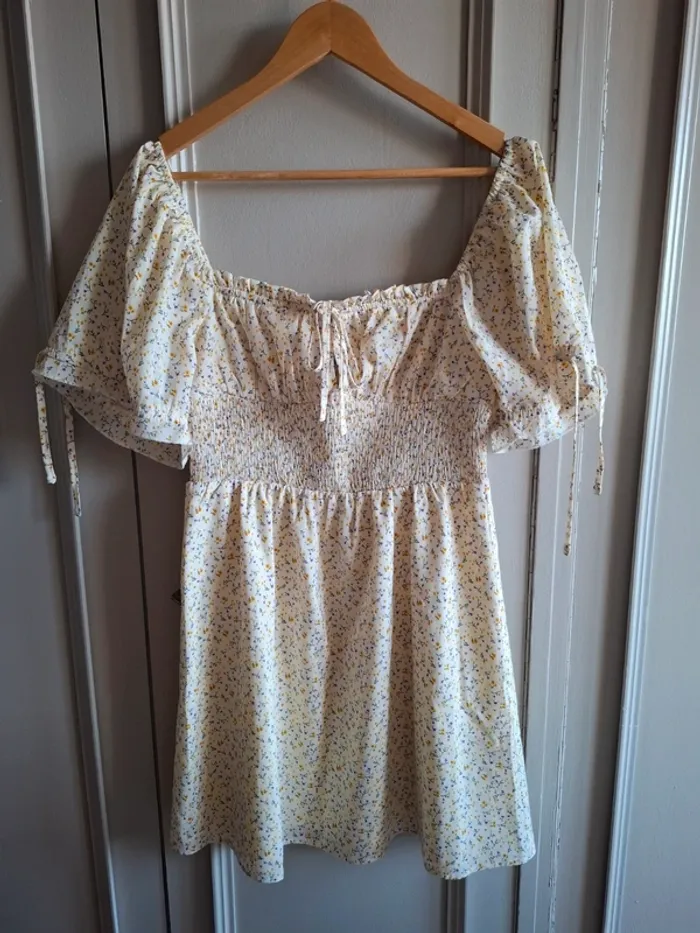 Robe courte fleurie Nakd