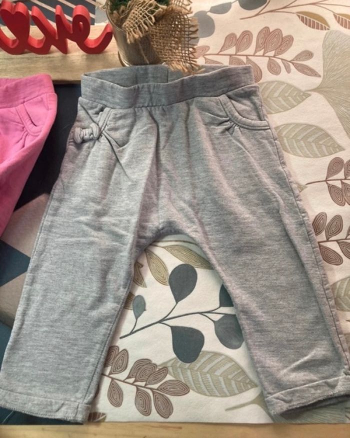 2 pantalons C&A - taille 80 cm - photo numéro 3