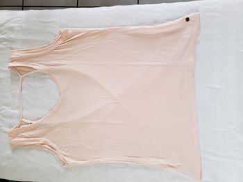 Débardeur rose pâle dos ouvert