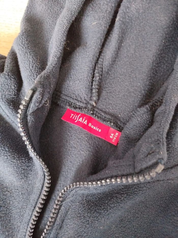 Pull a capuche tissaia 6 ans - photo numéro 2