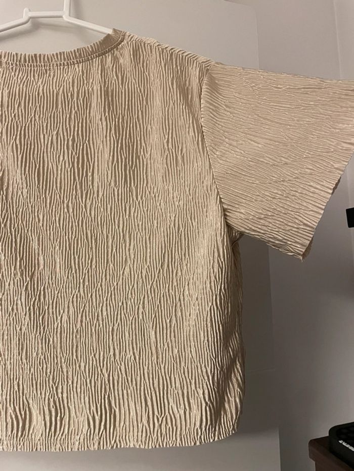 T-shirt plissé et fluide doré - photo numéro 5