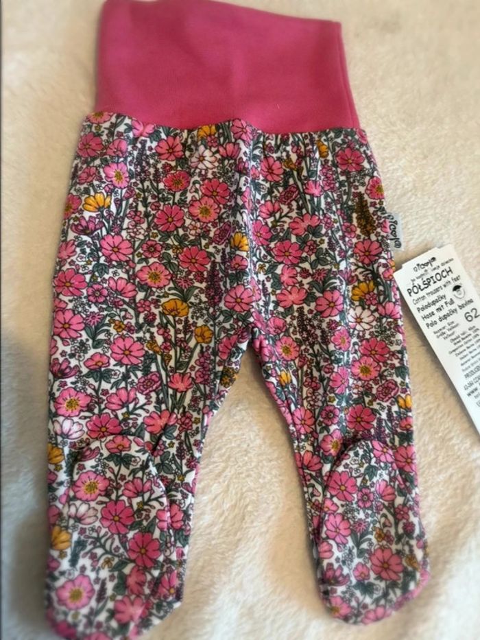 Jolie pantalon à pied floral neuf 3 mois - photo numéro 3