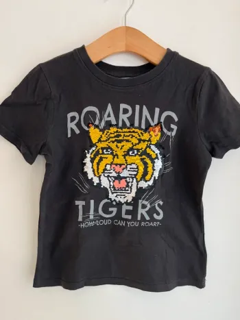 Tee shirt Tigre à paillettes HetM 5/6 ans