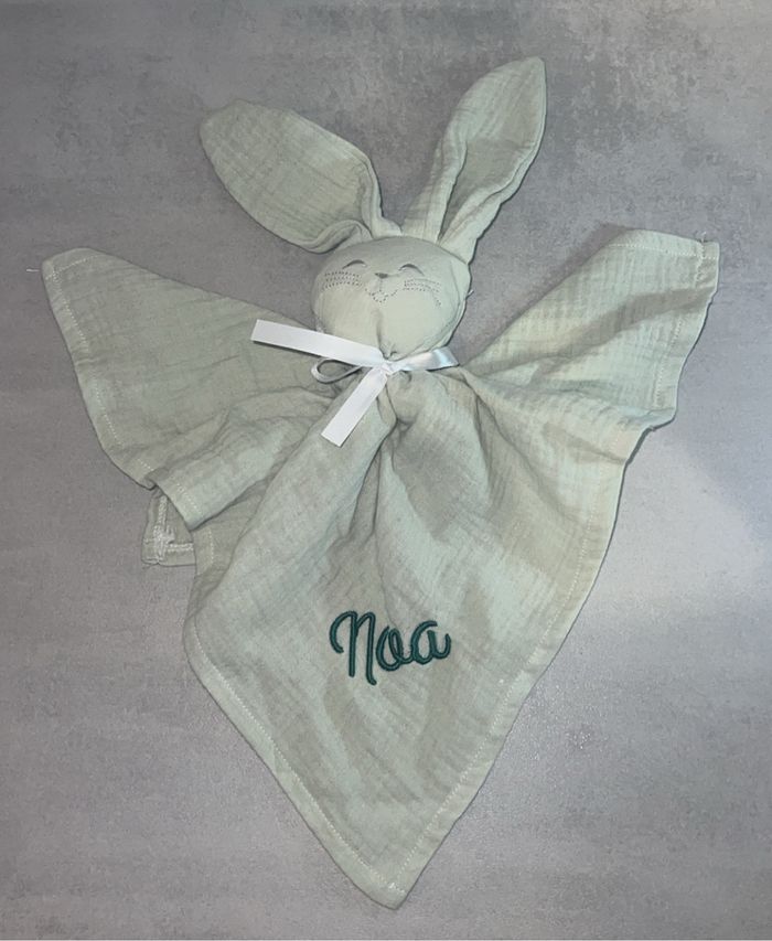 Doudou lapin en gaze de coton personnalisé