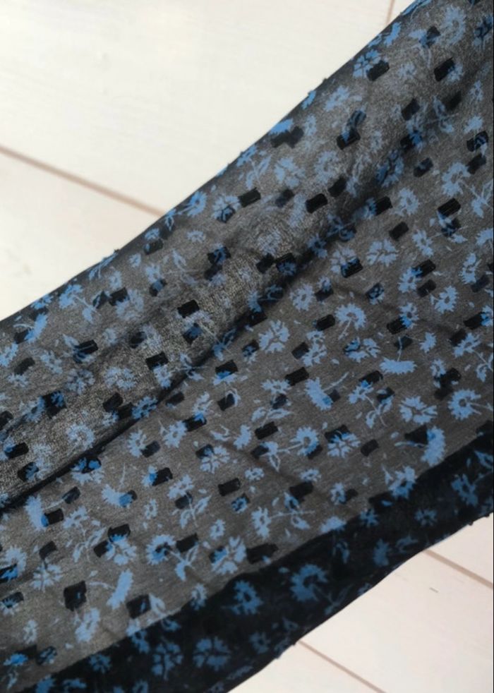 Robe d’hiver noire à fleurs bleues - photo numéro 4