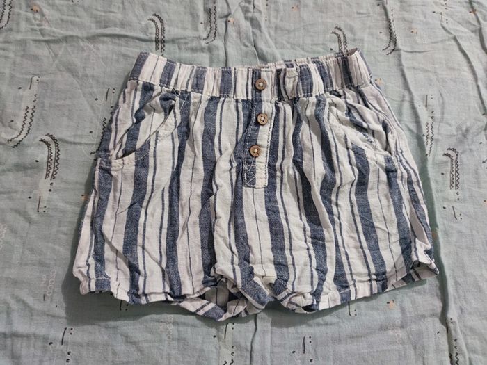 Short rayé blanc et bleu T.24 mois