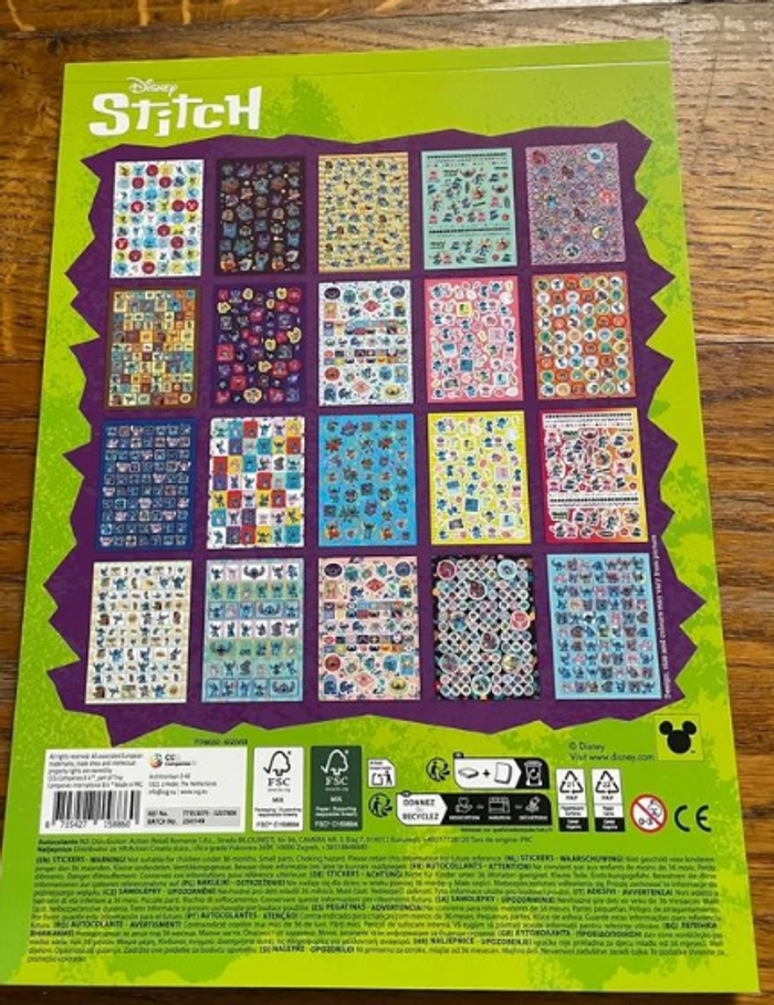 Livre 1000 stickers Disney Stitch A4 20 feuilles neuf - photo numéro 2