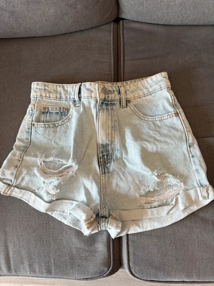Short bleu