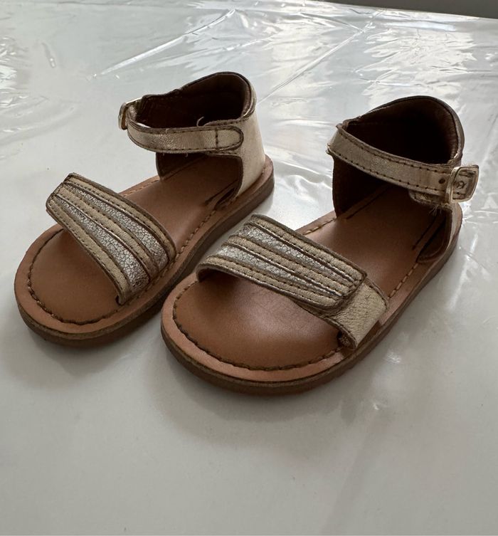 paires de sandales (T23) - photo numéro 2
