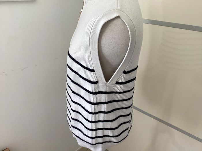 Pull « maison 123 » taille L, col camionneur sans manches beaucoup de charme - photo numéro 5