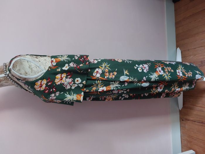 Robe longue à fines bretelles verte à fleurs taille 38 - photo numéro 7