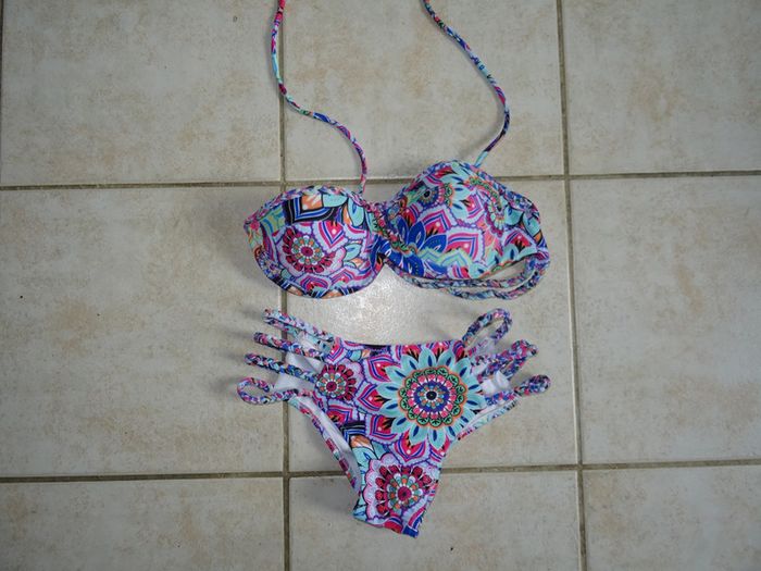 Maillot de bain deux pièces à motifs