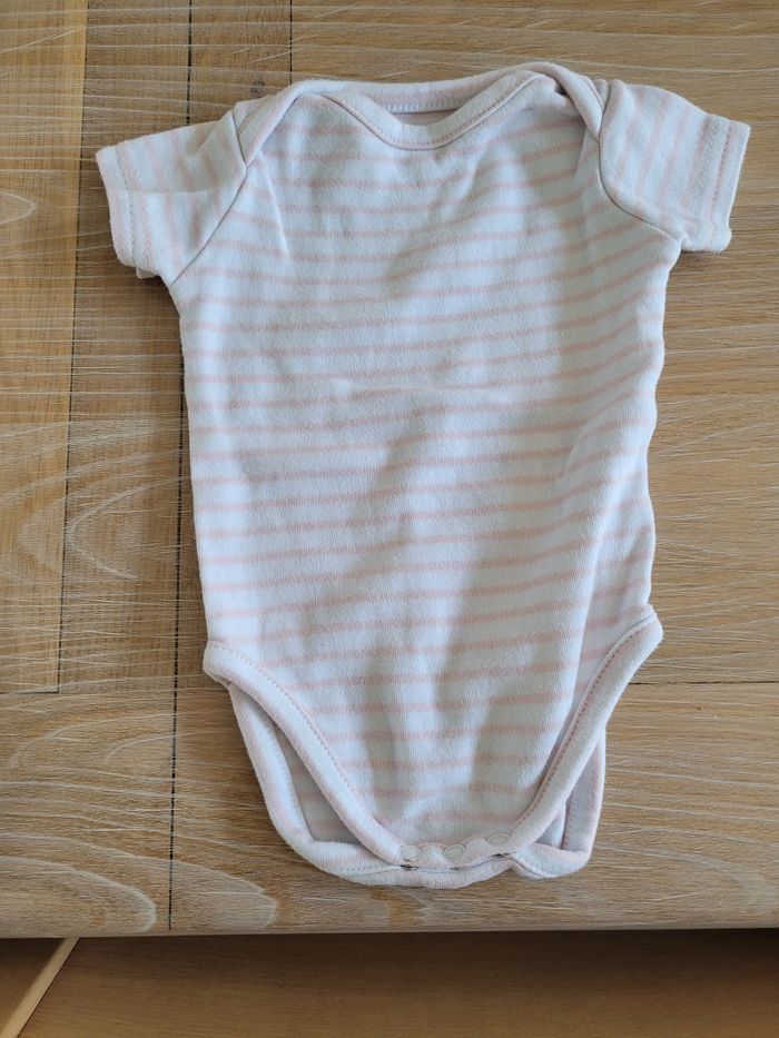 Lot 4 bodies manches courtes - photo numéro 4